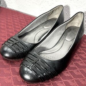 LifeStride Black Slip-on Wedges